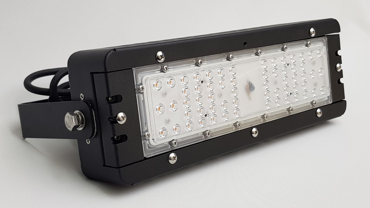 Reflektor pro osvětlování architektury a budov