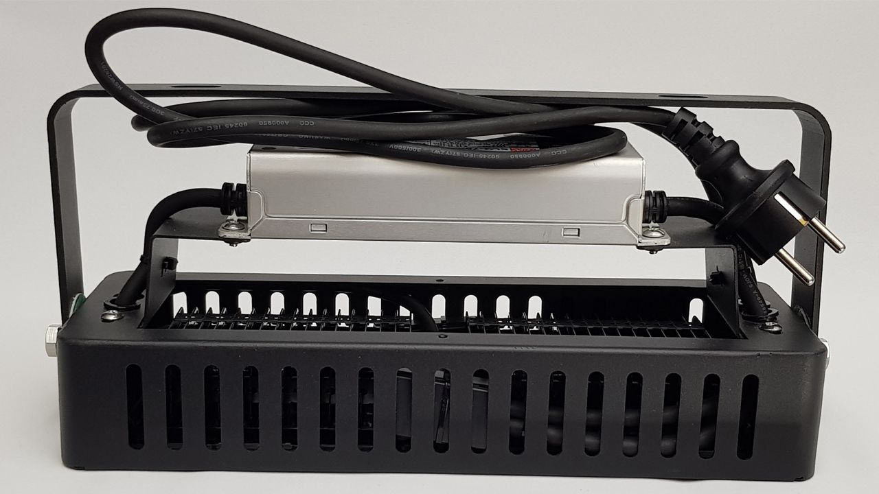 Reflektor pro osvětlování architektury a budov