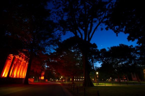 Reflektor pro osvětlování architektury a budov