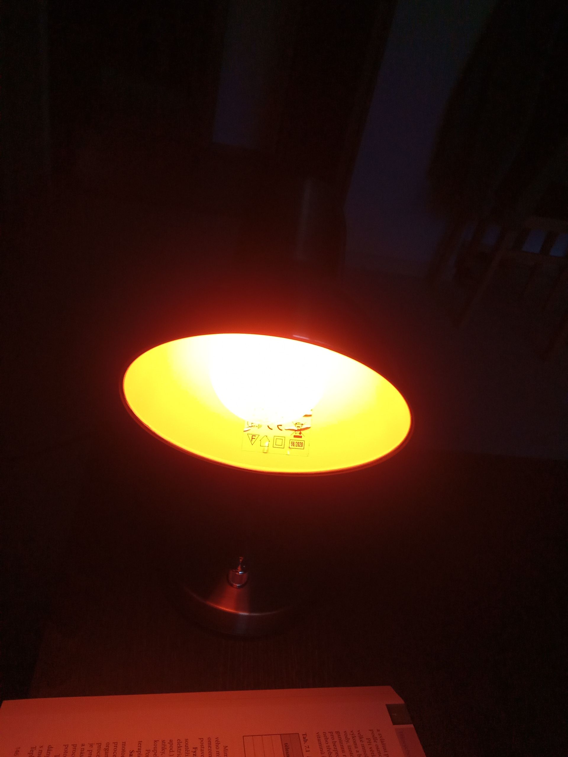 Oranžová žárovka bez modré složky Dobrou! - Žárovka podporující spánek