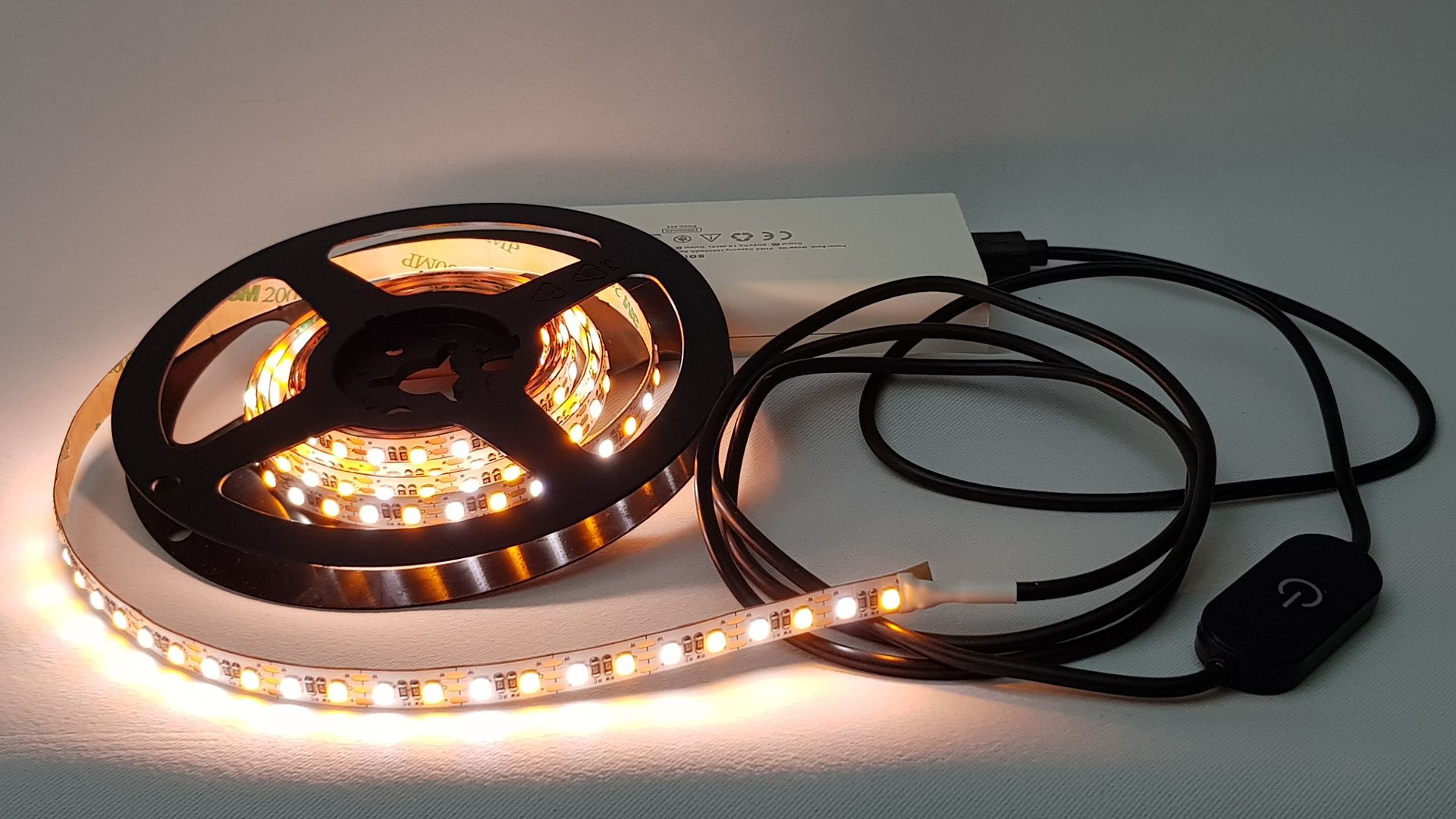 LED CCT USB světelný pásek PC Amber + 4000K 94CRI