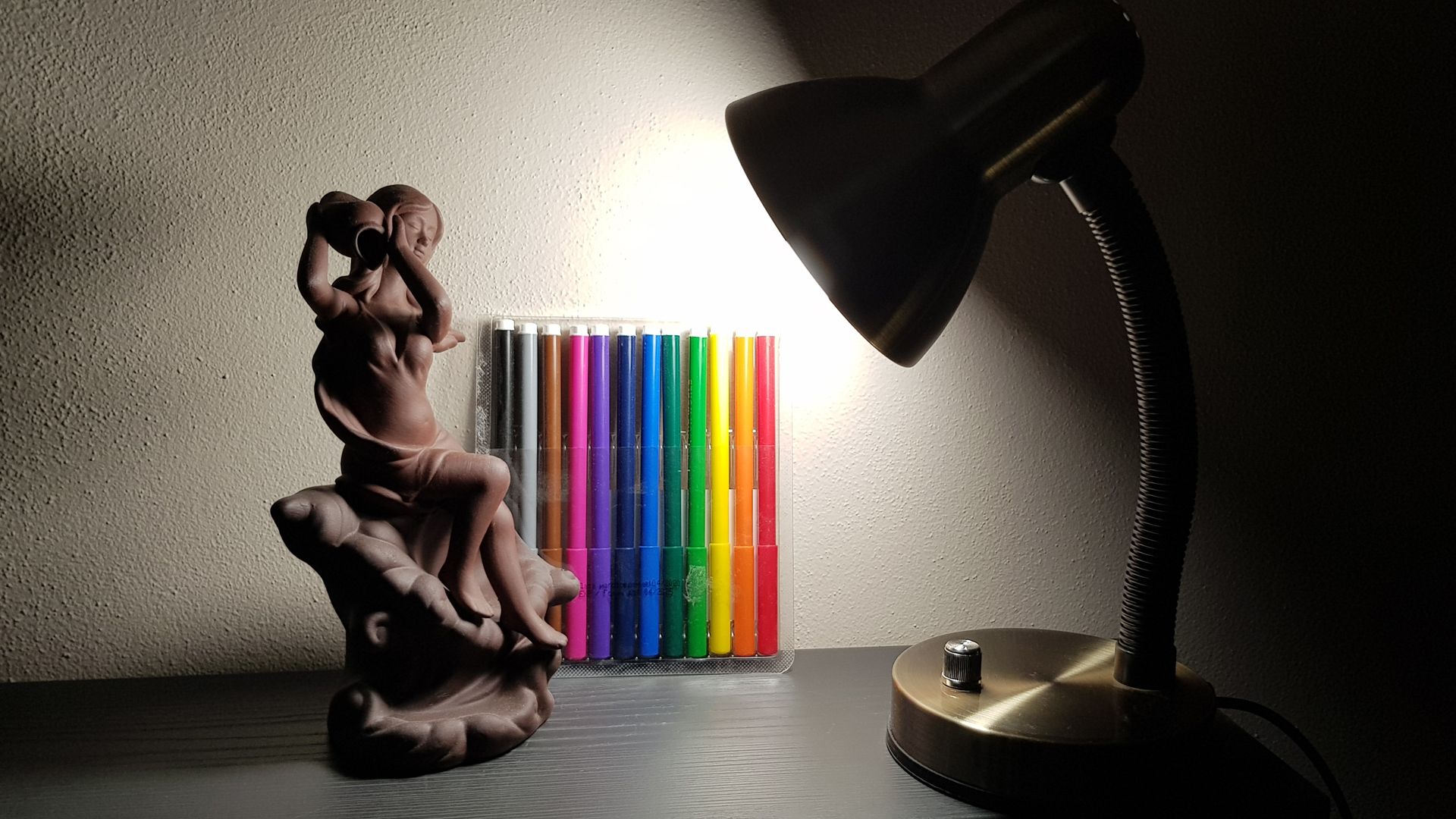 Plnospektrální prokognitivní žárovka Slunečnice - Podání barev plnospektrální prokognitivní žárovky