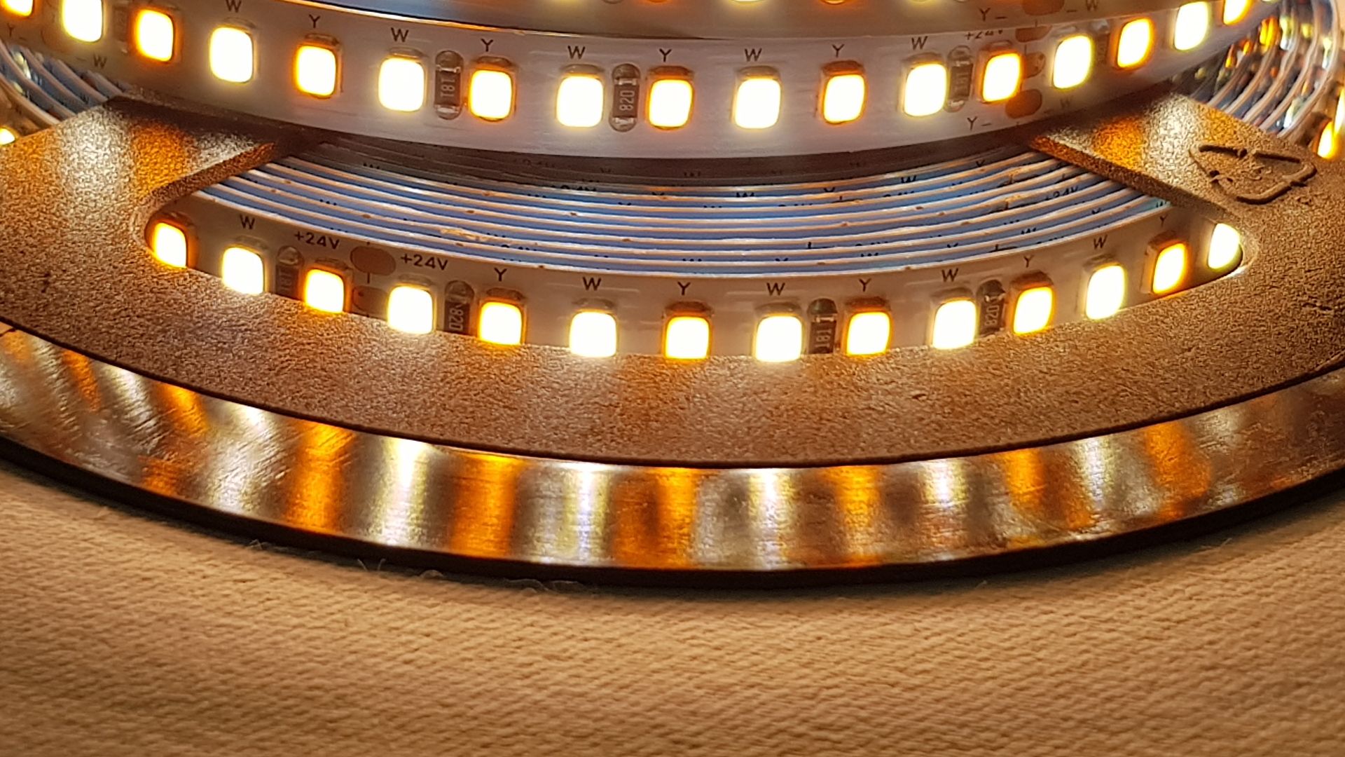 LED CCT světelný pásek PC Amber + 4000K CRI 94 24W/m - noční světlo pc amber + denní světlo 4000K 94CRI