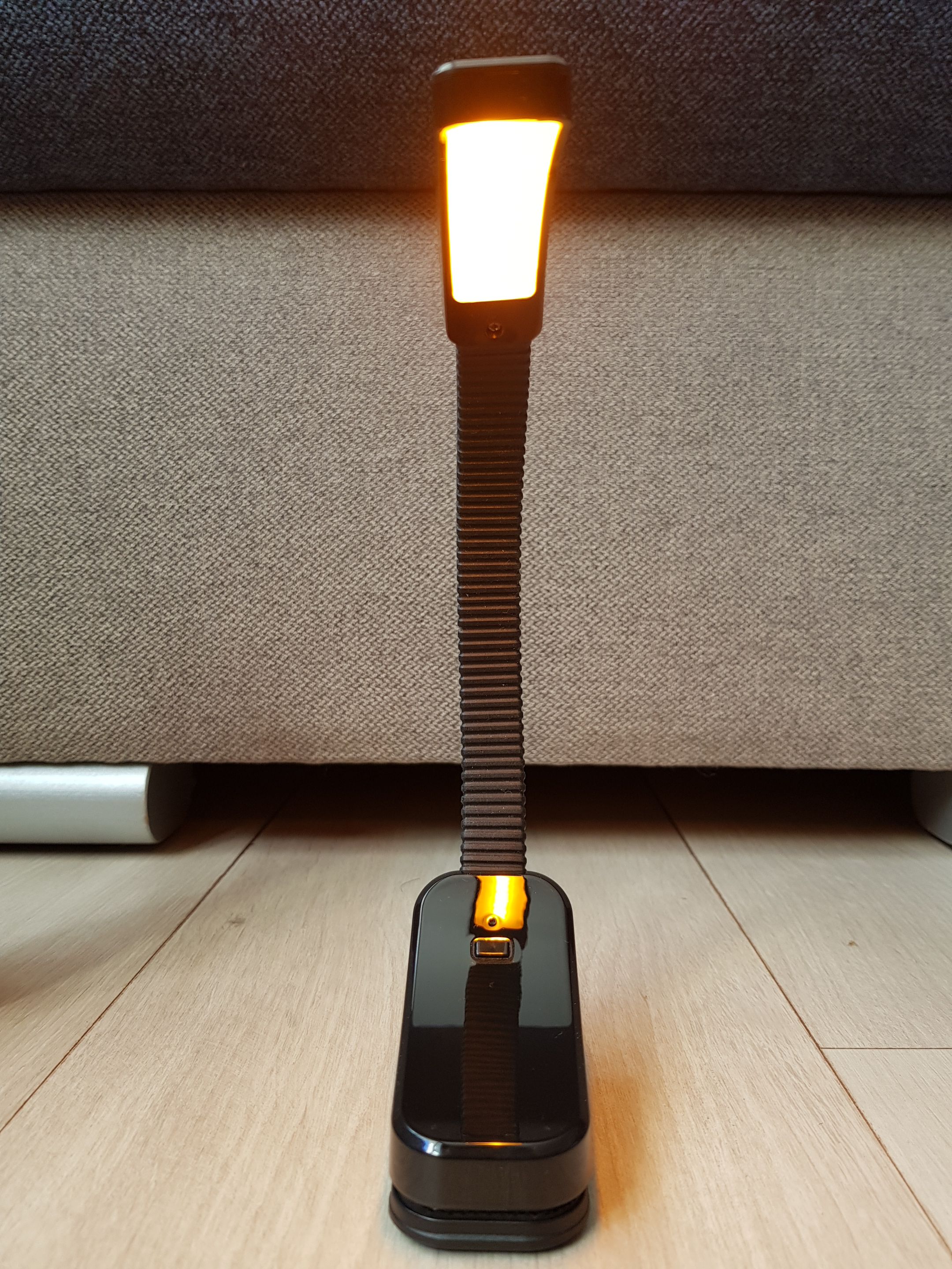 Lampička bez modrého světla - Oranžové světlo na čtení