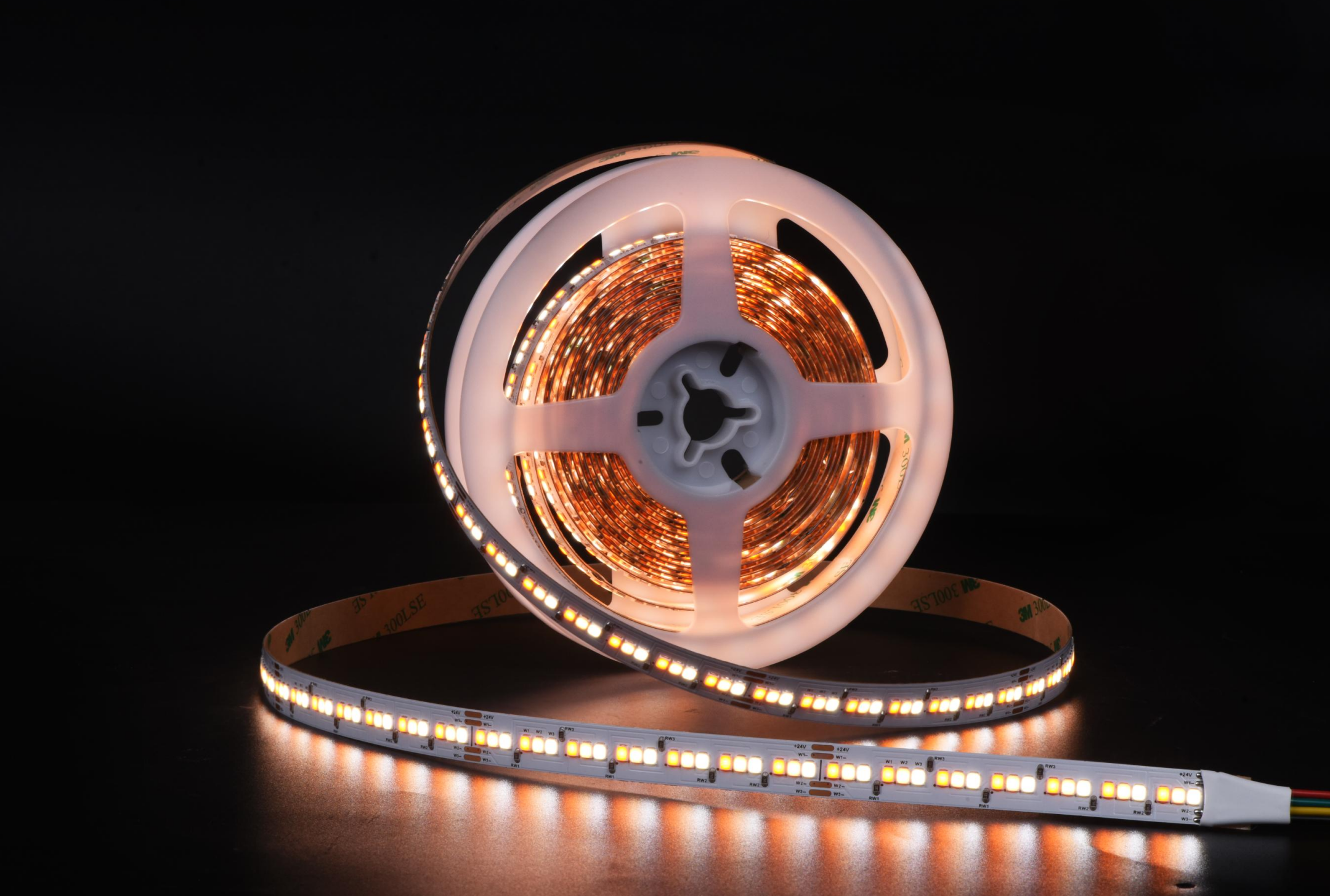 Cirkadiánní LED pásek se třemi typy čipů