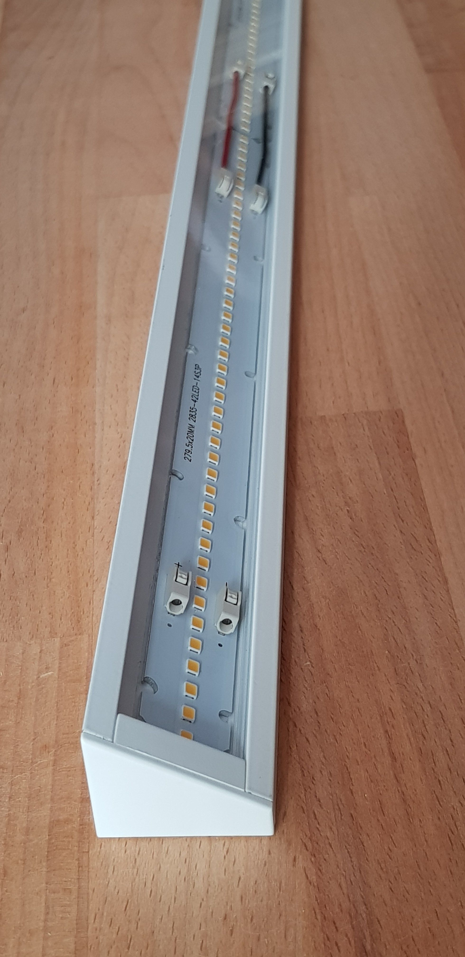 Lineární plnospektrální svítidlo pro nepřímé osvětlení - Lineární svítidlo pro nepřímé osvětlení