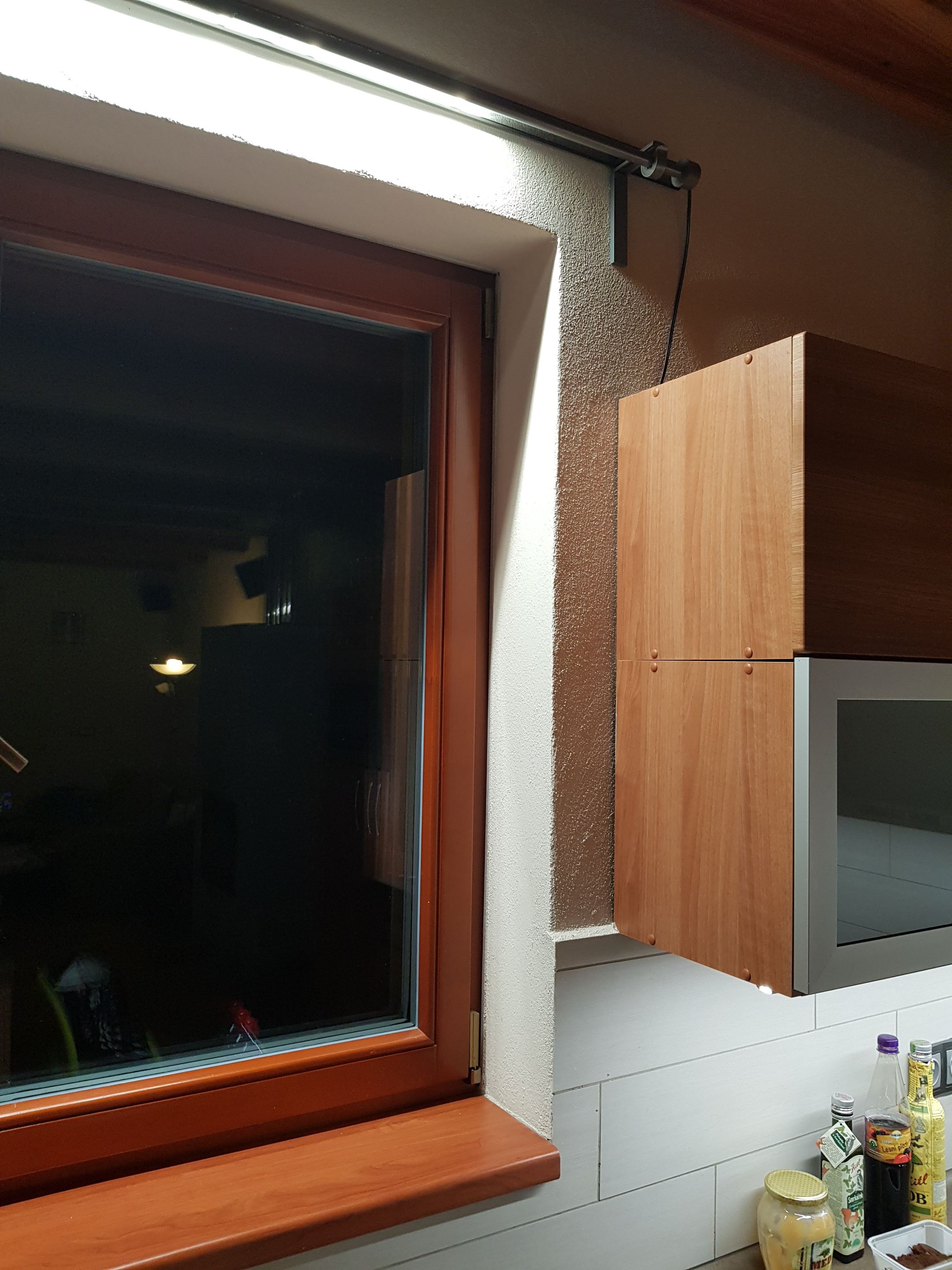 Lineární plnospektrální svítidlo pro nepřímé osvětlení - Přímé osvětlení kuchyňské linky