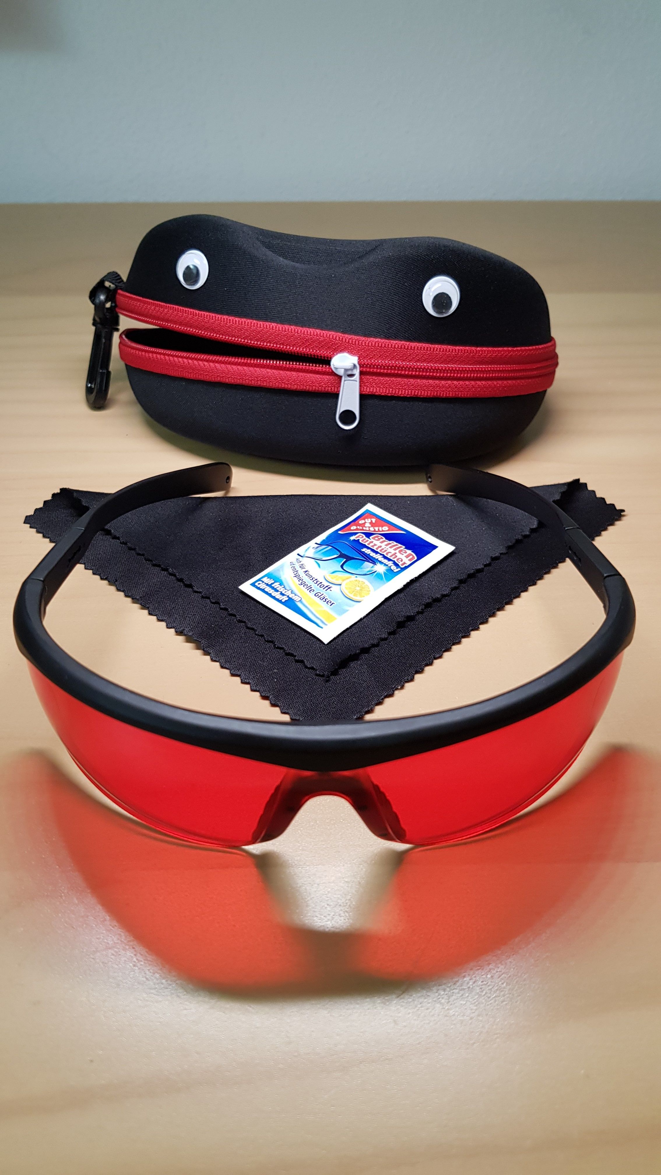 Červené brýle 5M Gamer Red - Balení obsahuje pouzdro na zip, hadřík a odmašťovač