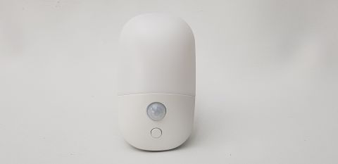 Svítidlo do zásuvky bez modré a zelené složky světla