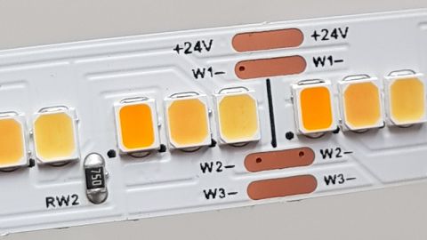 Cirkadiánní LED pásek se třemi typy čipů